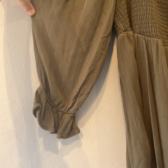 Plus size olive green Torrid off-shoulder blouse - Picture 4 of 7